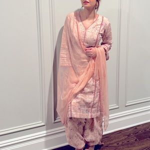Salwar suit